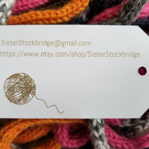 NWT Red and White Candy Cane Scarf Cowl Badgers - Picture 3 of 6